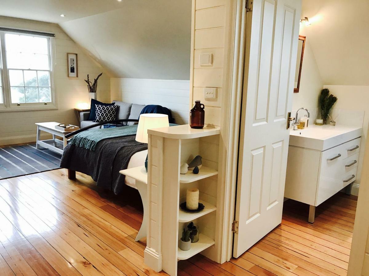Loft Over The Vines Guest house *