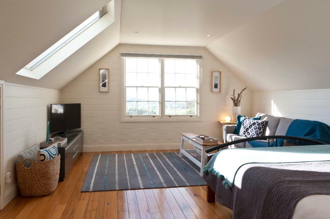Loft Over The Vines * Richmond