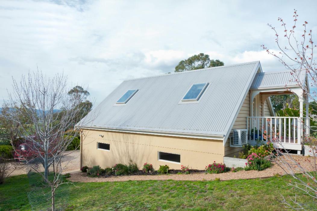 Loft Over The Vines Guest house